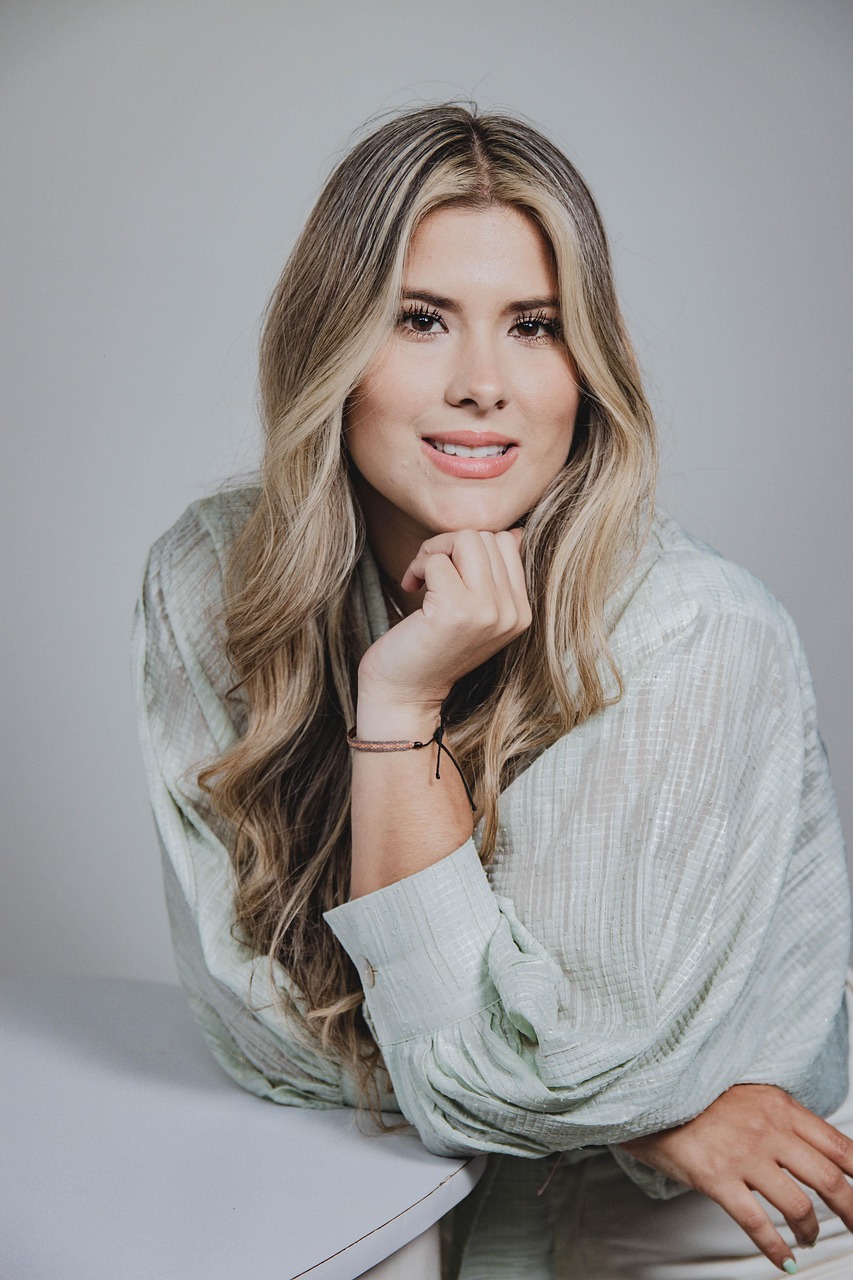 entdecken sie die neuesten trends in der businessbekleidung für herren und damen. stilvolle anzüge, elegante hemden und passende accessoires für einen professionellen auftritt im berufsleben.