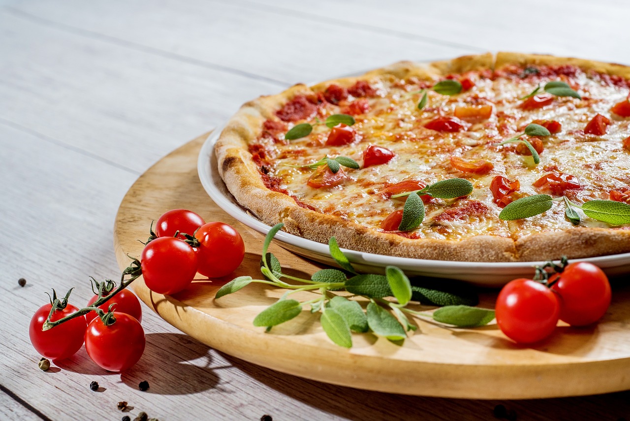 entdecken sie, wie sie eine köstliche hausgemachte pizza zubereiten können! einfach rezepte, frische zutaten und kreative beläge für ein unvergessliches geschmackserlebnis.