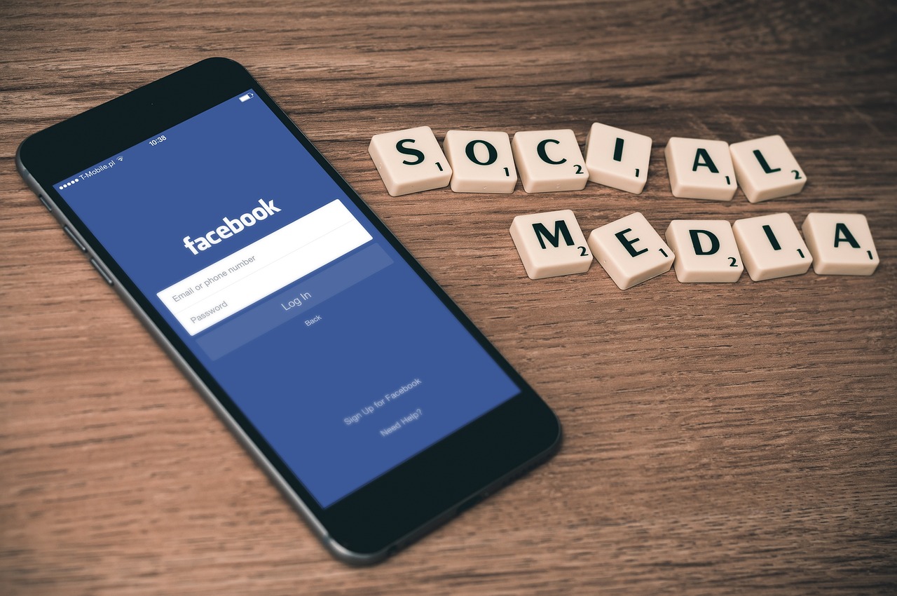 entdecken sie die auswirkungen von sozialen medien auf die gesellschaft, das marketing und die kommunikation. erfahren sie, wie social media unseren alltag beeinflusst und welche chancen und herausforderungen damit verbunden sind.