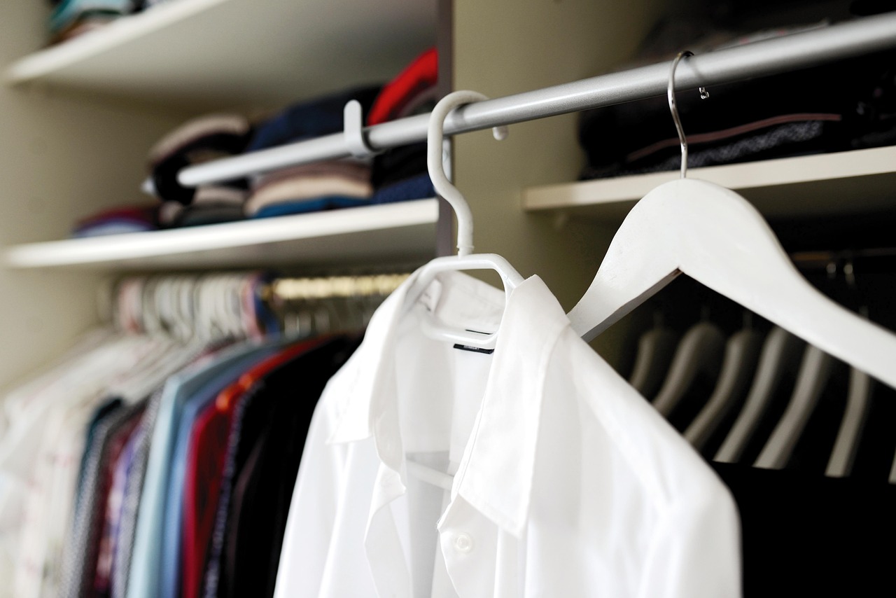 entdecken sie die besten kleidungsstücke für ihre garderobe mit unseren essentials. von zeitlosen basics bis hin zu stilvollen accessoires – perfektionieren sie ihren look für jede gelegenheit.